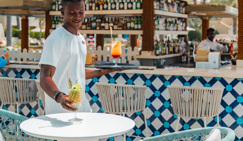 middle-east-holidays-abu-dhabi-rixos-premium-saadiyat-island-hotel-highlights-pool-bar